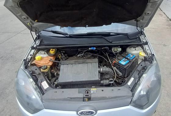 FORD FIESTA 1.6 ROCAM SEDAN 8V FLEX 4P MANUAL
